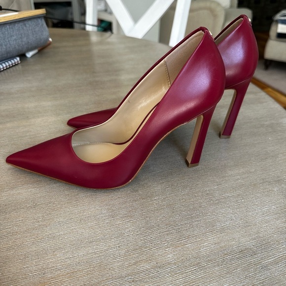 Michael Kors Women's deep red Amara Pumps size 9 nwot - Picture 3 of 11